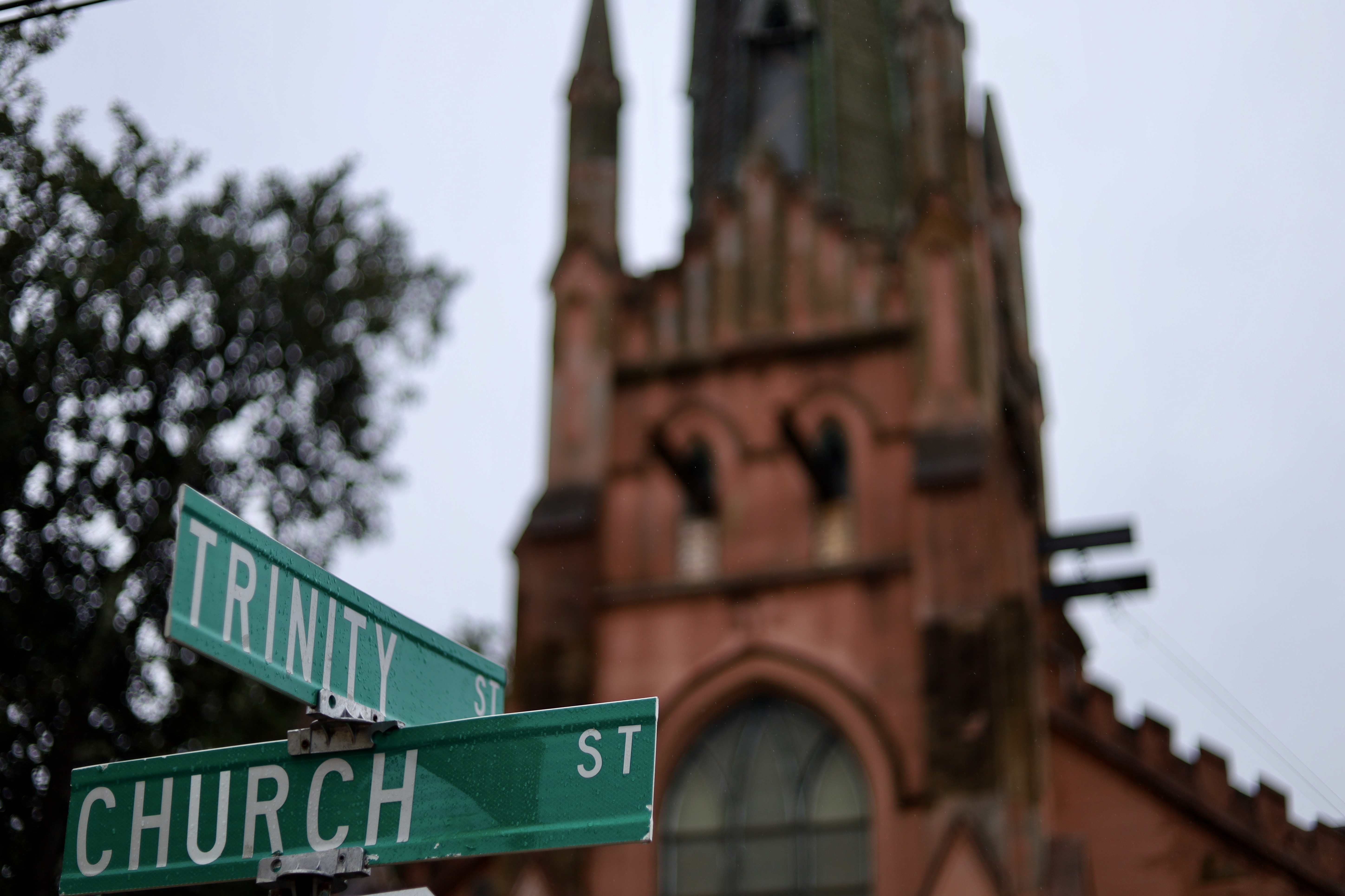 Church steeple comes down to make needed repairs – Gibson County News